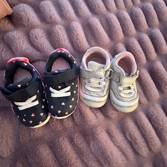 Striderite 3 girl sneaker (carters bonus pair) - Picture 1 of 7